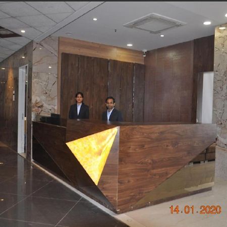 Meridian Hotel & Banquet Surat Dış mekan fotoğraf