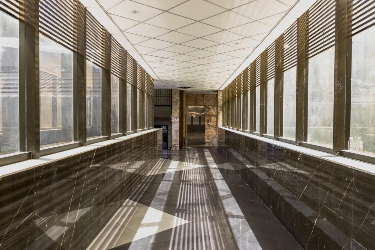 Meridian Hotel & Banquet Surat Dış mekan fotoğraf
